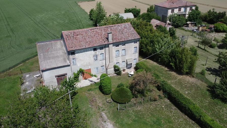House – Venetian farmhouse for sale in Polesella, Italy
