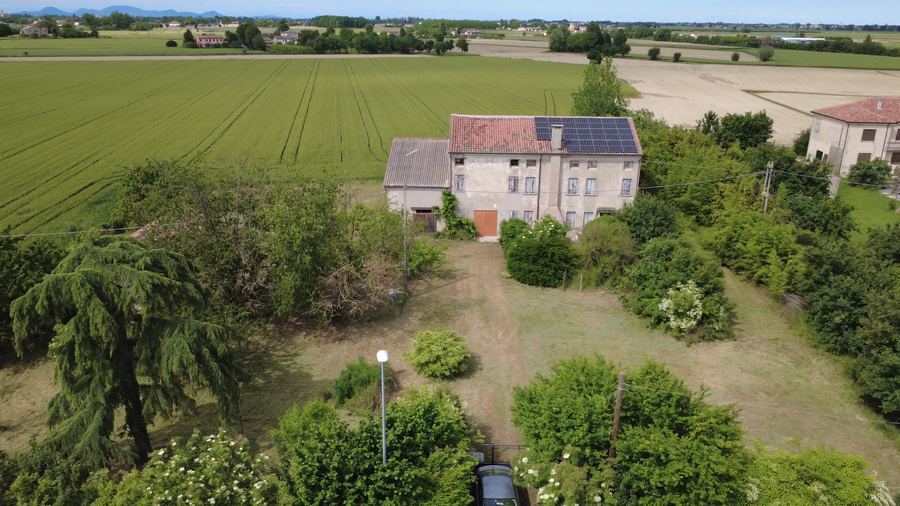 House – Venetian farmhouse for sale in Polesella, Italy